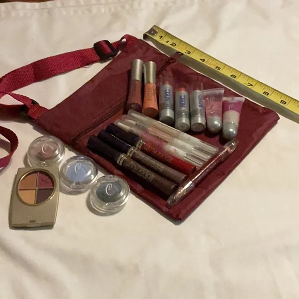 NEW 18 piece Assorted Women’s Makeup Kit in Burgundy - Mixed Brand Collection - Picture 3 of 5